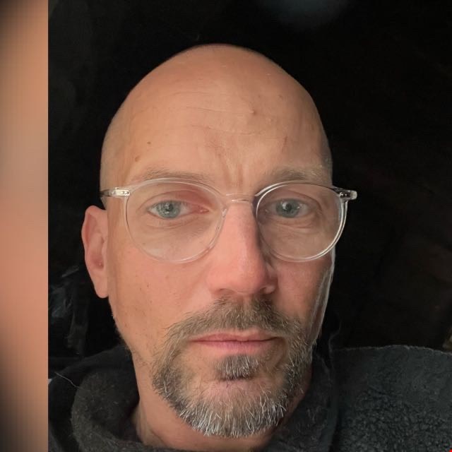 Holy Motors camp room host image