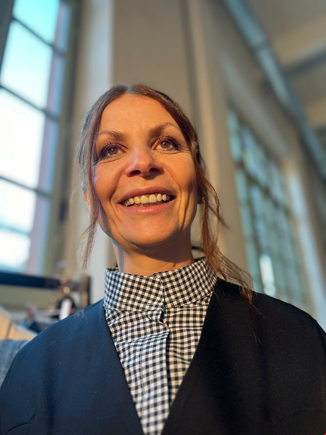 Three Chimneys room host image