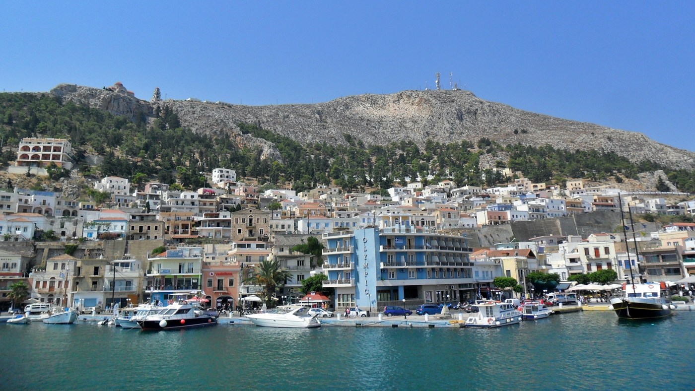 greece/d307a063-853b-4c0d-b7a6-39ddcfa3e918_Webp.net-resizeimage(16).jpg 635 Nomad Stays