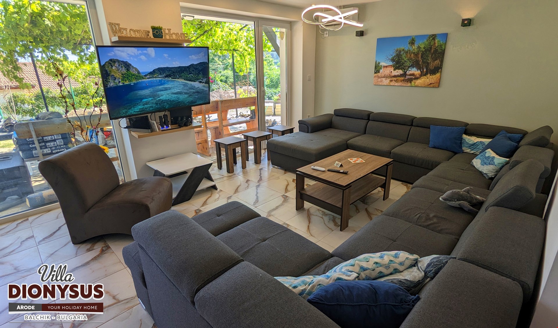 Hotel Balchik Bulgaria nomad remote e3552ed0-27f8-4dfc-9156-ab4af03f38d5_LivingRoom2.jpg