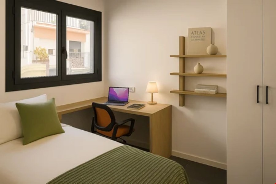 Hotel Castelldefels Spain nomad remote b1f60bcb-ea79-45ac-a32d-c4cf4d694437_Greenlivingbeddesk.jpg