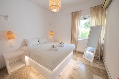 The White Rose Hotel
