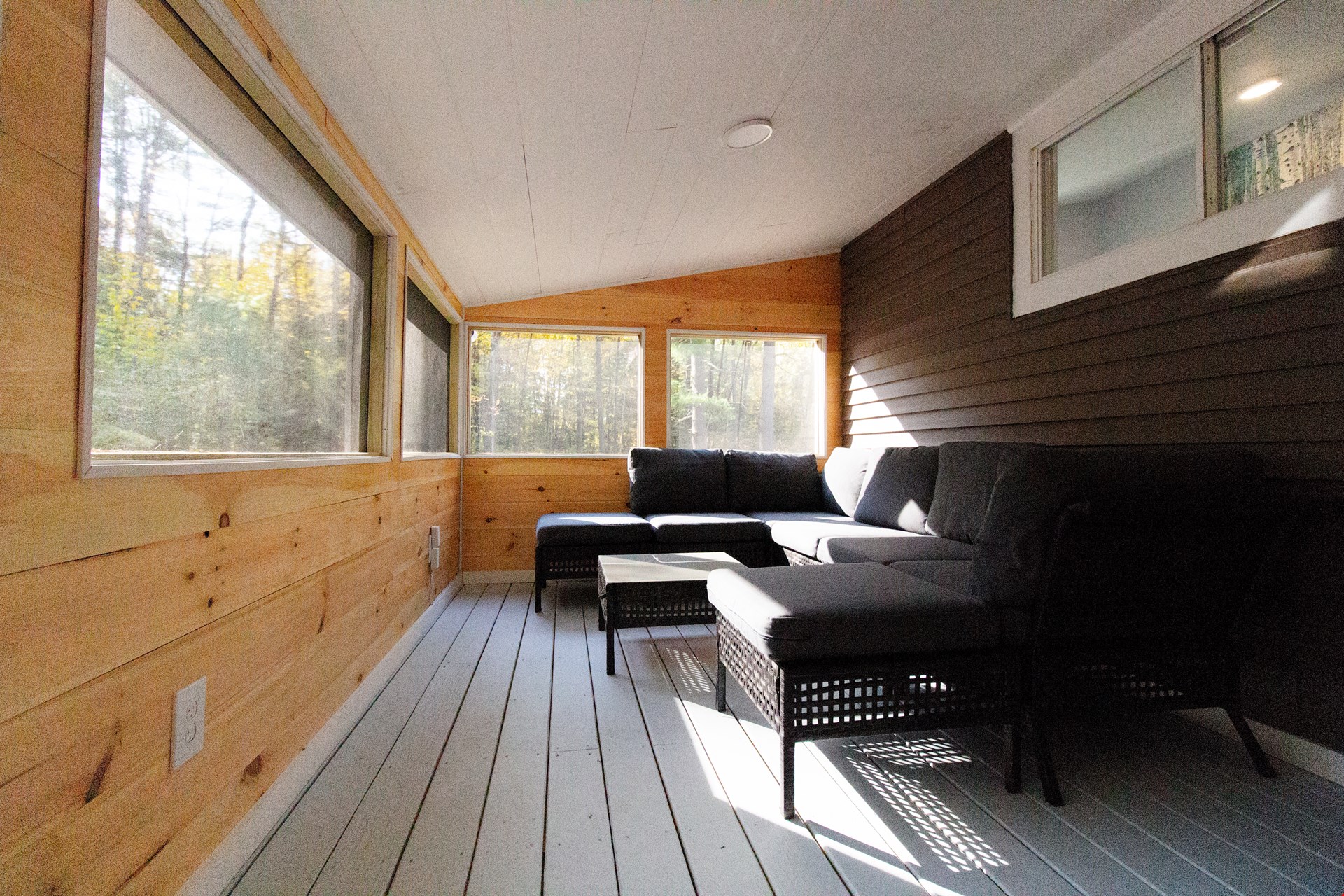 Adirondacks Remote-Work Cabin room workspace image 4b132f9a-5f31-4b66-bfe3-7539b343d123_OfficeArea.jpg