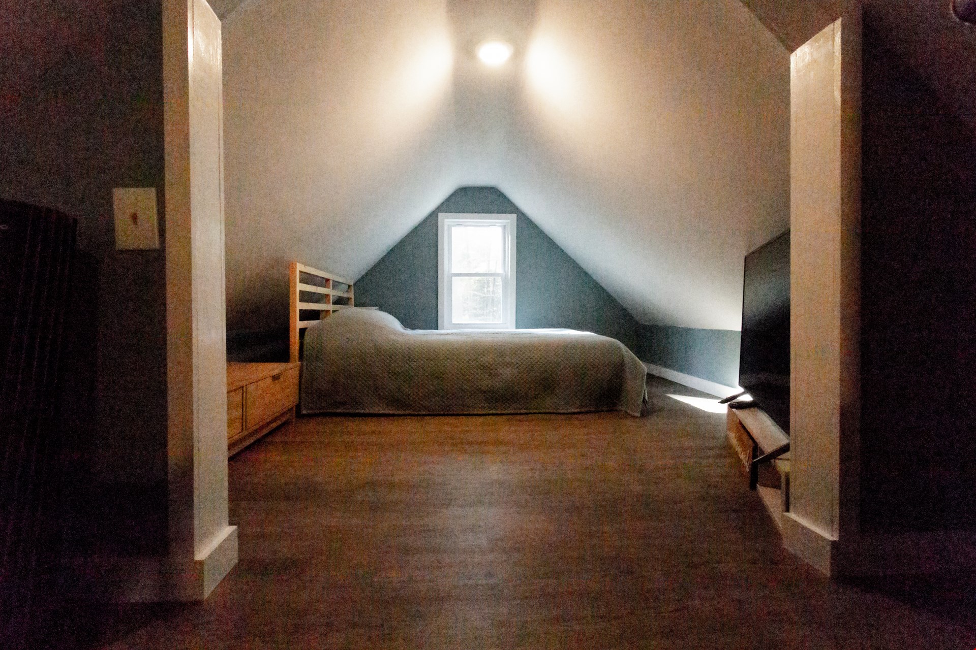 Hotel Fort Ann United States nomad remote 8afcddb0-505c-4f29-b5dc-7683a203ab25_Bedroom2ndFloor.jpg