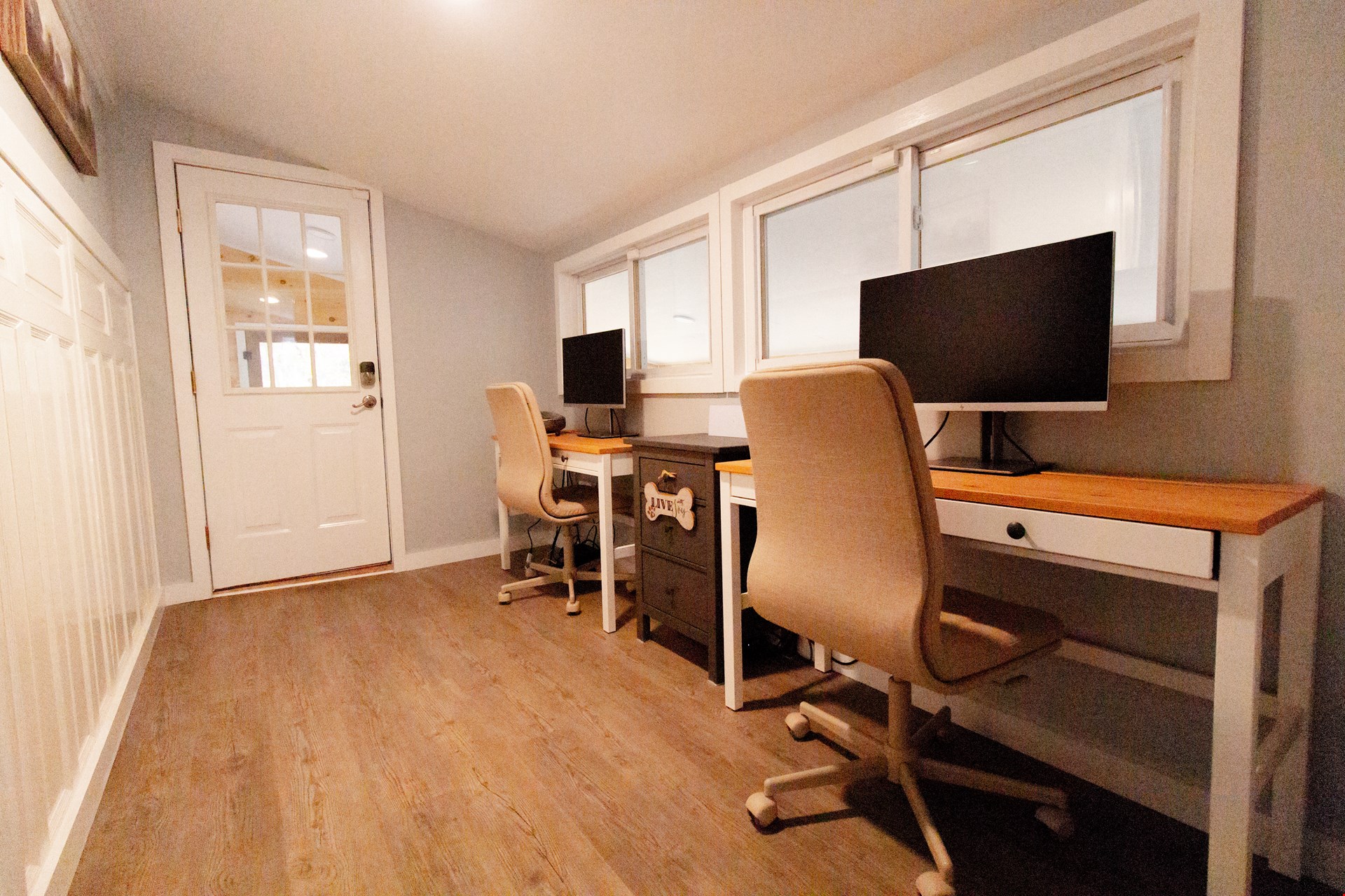 Hotel Fort Ann United States nomad remote 94f6d51f-7aaf-4798-b11b-4038f21ec35e_OfficeArea.jpg