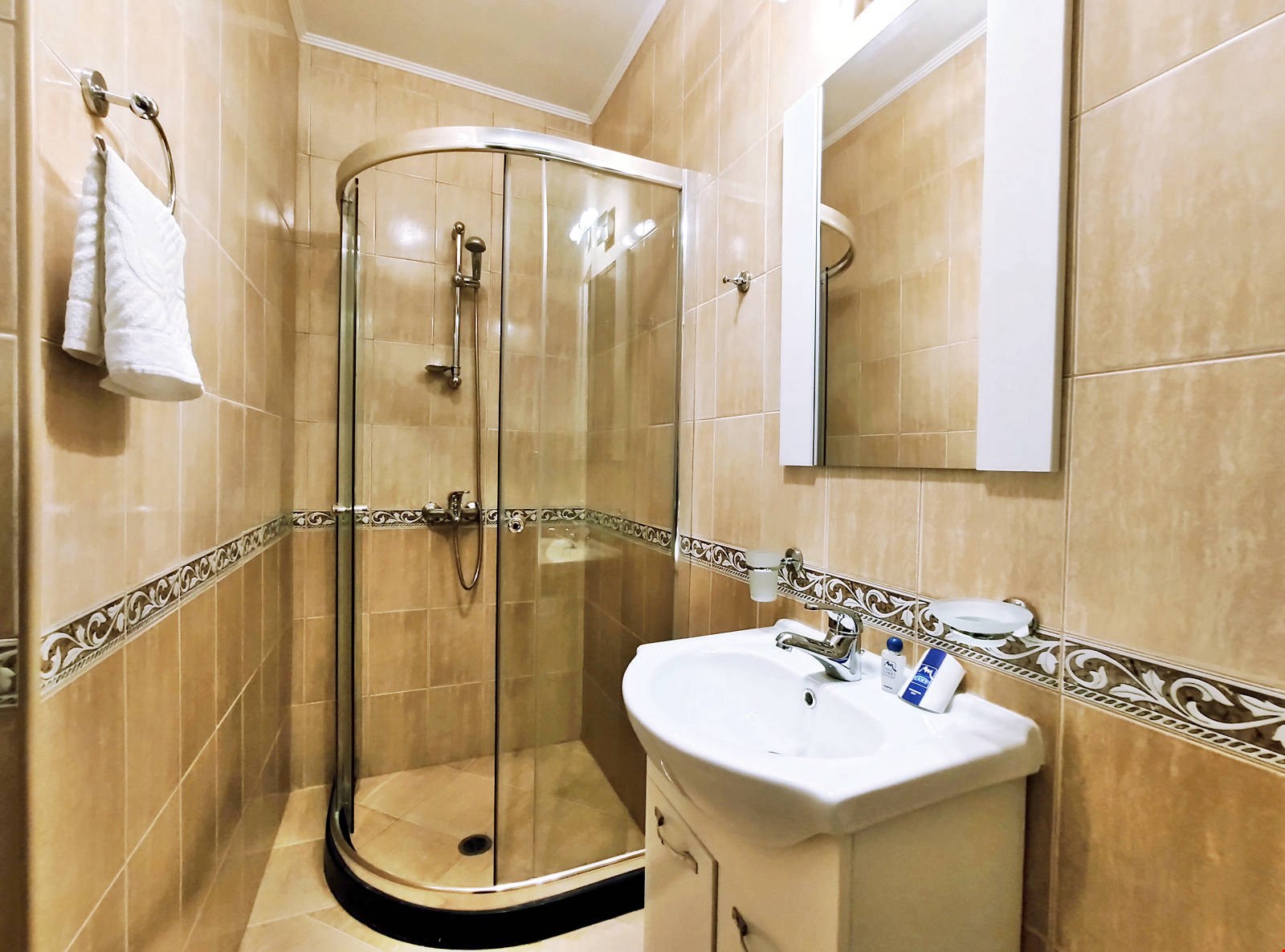 Hotel Smolianskite ezera Bulgaria nomad remote b537a92e-c9dd-4ff0-a356-950cbac9ac9a_1img-20201222-184460-1600x1186.jpg