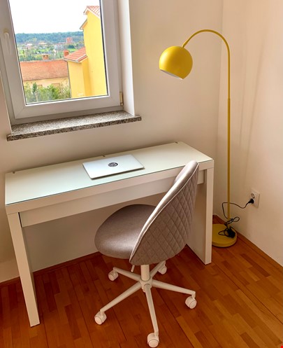 Apartment for Digital Nomads in Pula room workspace image