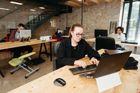 iSlow Coliving room workspace image default-image-name