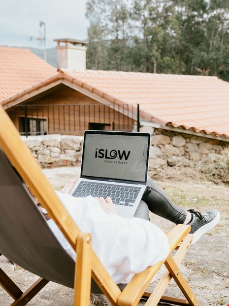 iSlow Coliving room workspace image default-image-name