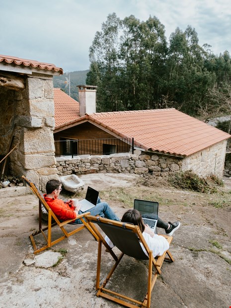 iSlow Coliving room workspace image default-image-name