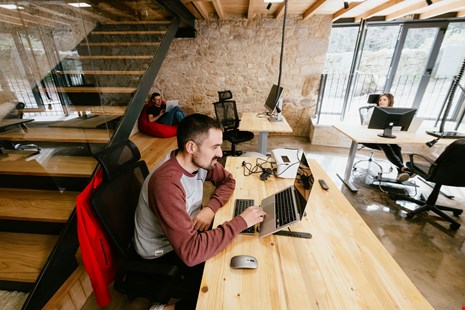 iSlow Coliving room workspace image default-image-name