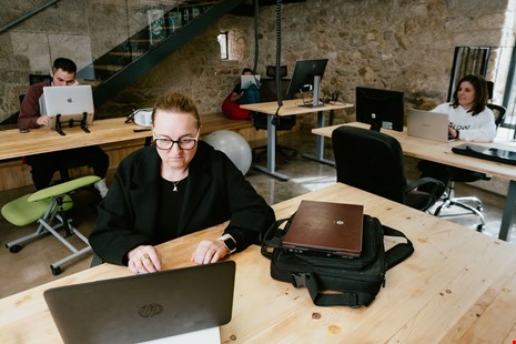 iSlow Coliving room workspace image default-image-name