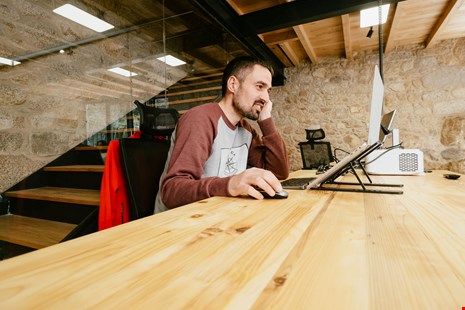 iSlow Coliving room workspace image default-image-name