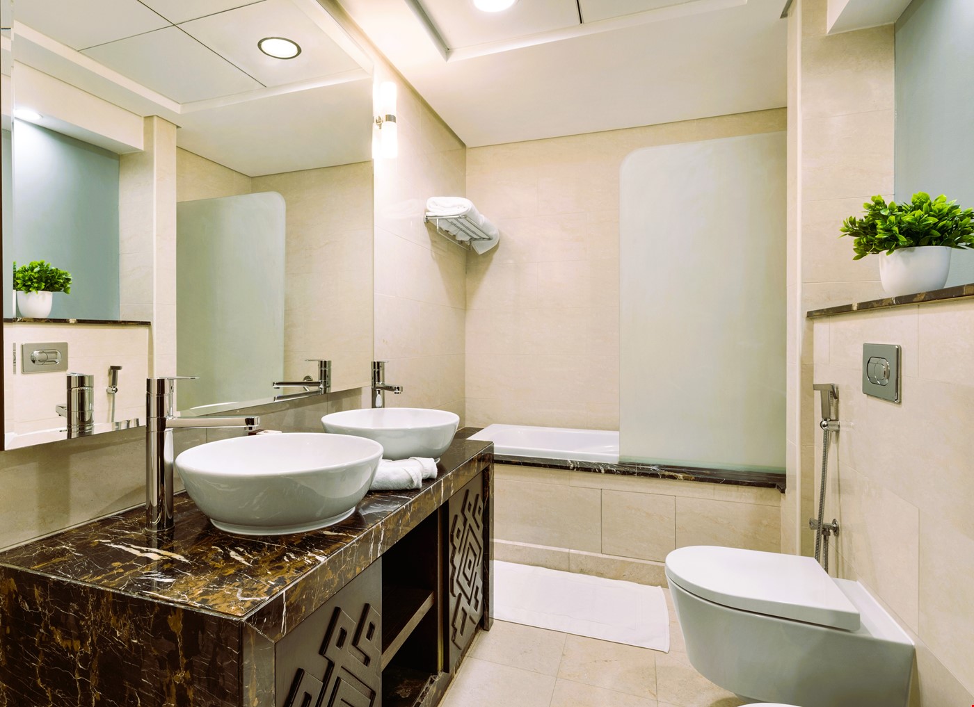 Hotel Dubai United Arab Emirates nomad remote 3de7ecf9-f4fc-4421-ae0c-23667306b7b8_Bathroomwithbathtuba.jpg