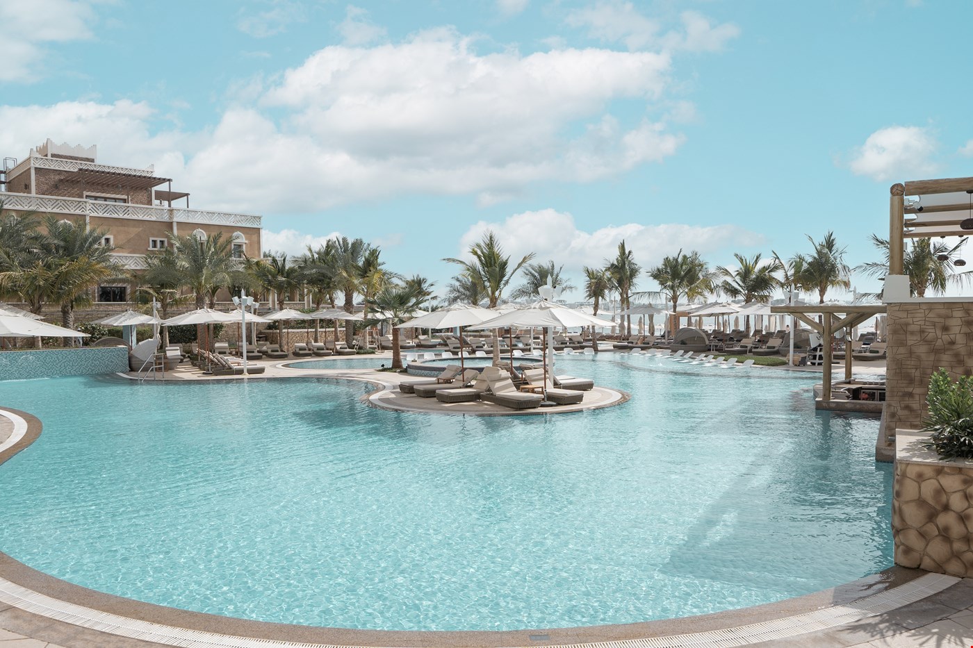 Hotel Dubai United Arab Emirates nomad remote 66466a87-c63f-4bc6-b64b-acc91654bda9_SolunaBeachClub2.jpg