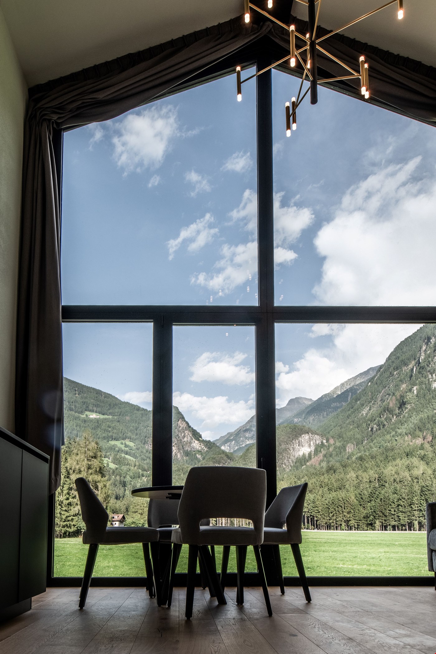 Hotel South Tyrol Italy nomad remote 6f82058d-18eb-42c9-9b97-934ffef84737_chaletadventure23MB.jpg