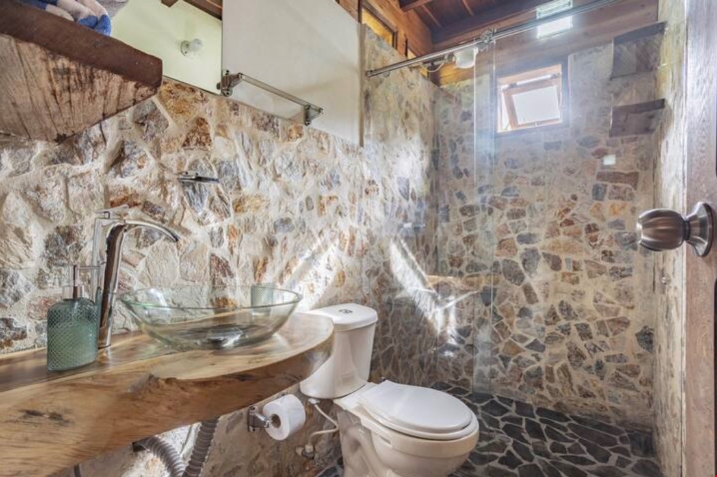 Hotel Guatape Colombia nomad remote be70018b-52fd-4d1e-a3e1-f0c3f5e9bb79_bathroom1.jpg